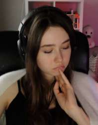 567x717