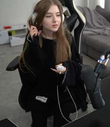 943x1080