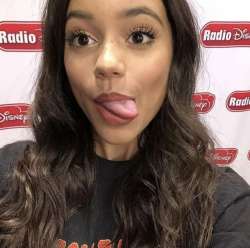 736x733
