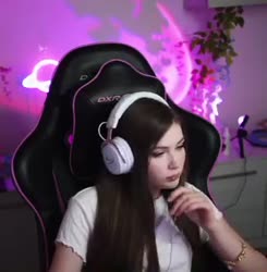 318x324