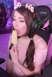 869x1280
