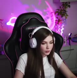 318x324