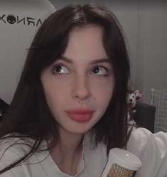 421x447