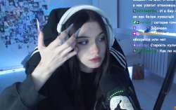 911x573