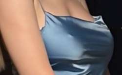 890x548