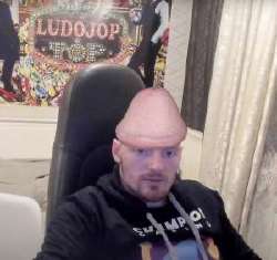 300x282