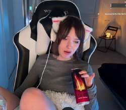 570x498