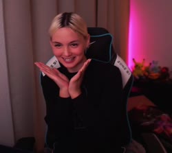 892x798