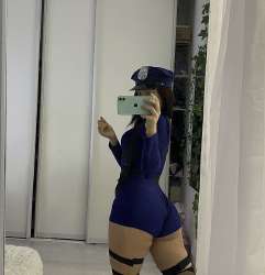 881x912