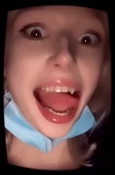 368x560