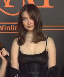 379x455