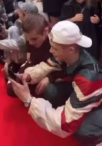 368x526