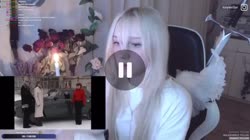 888x498