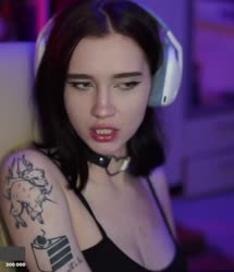 930x1080