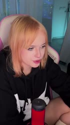 606x1080