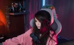 588x358