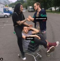 590x595