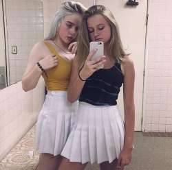 736x733
