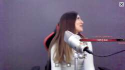 879x498