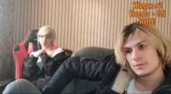 872x482