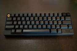 736x490