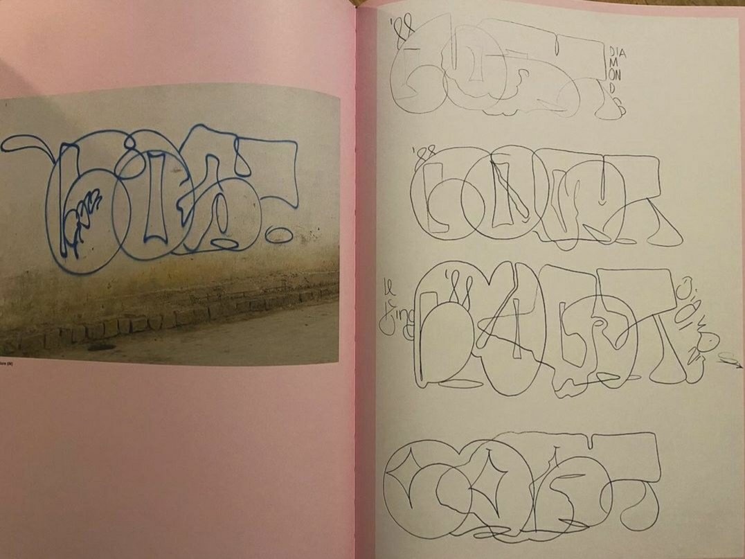 1076x807
